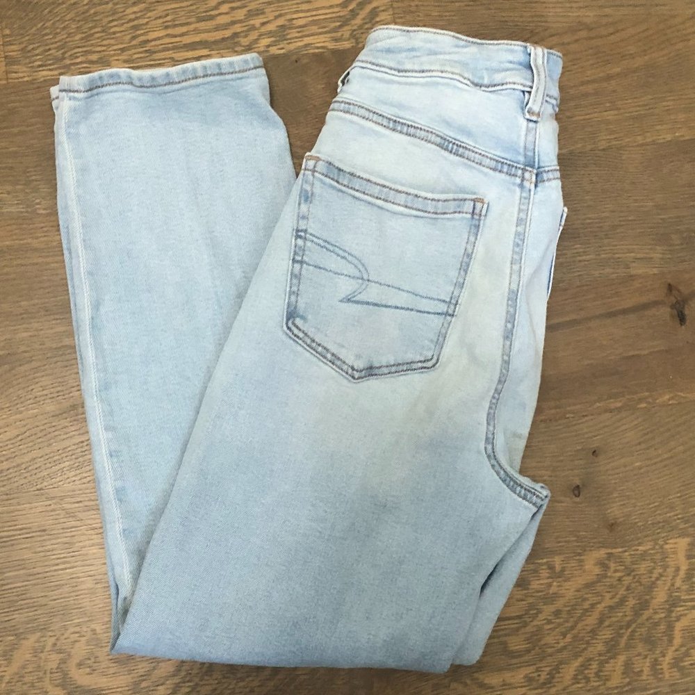 American Eagle Mom Straight Jean - Size 2 Short